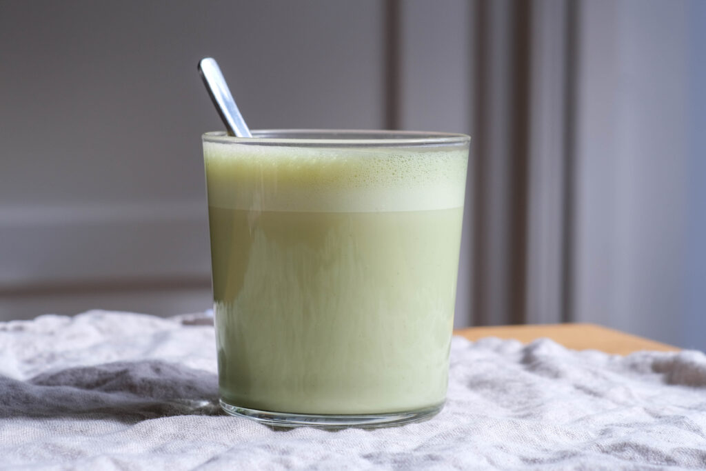 Matcha latte met havermelk maken