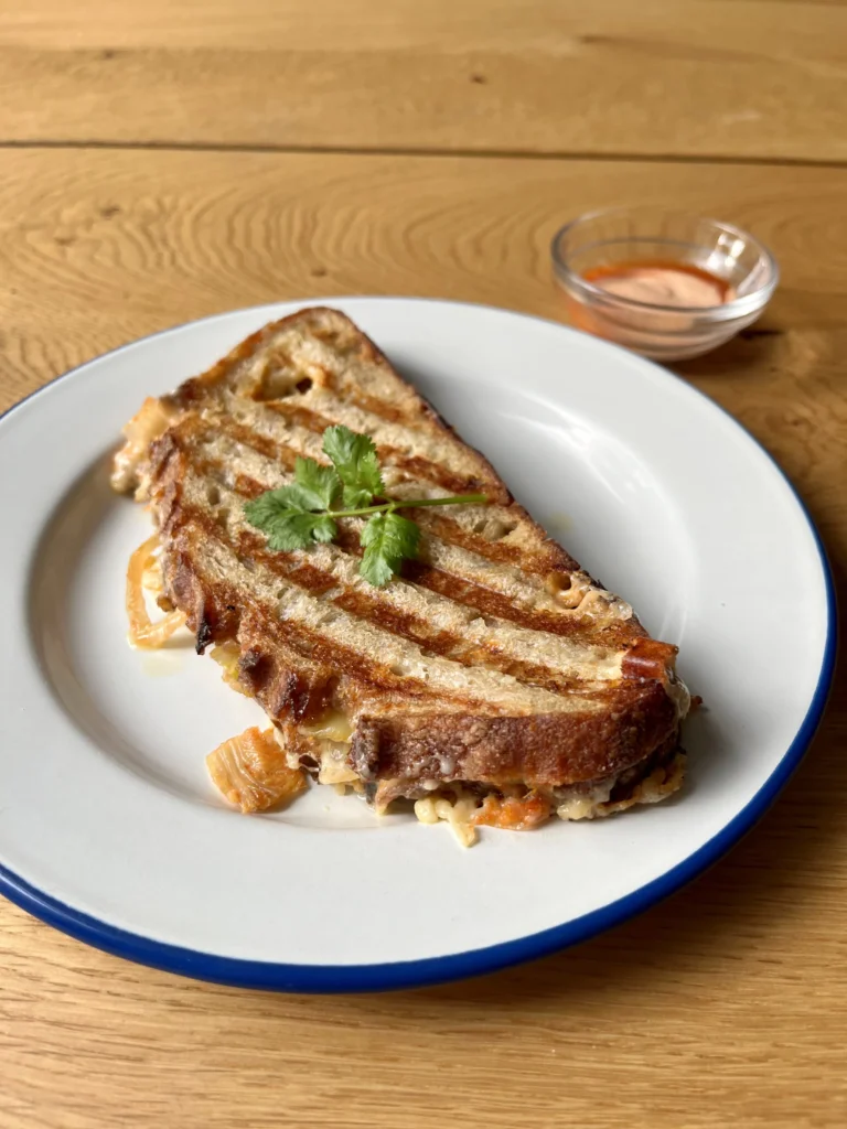 kimchi tosti met sriracha mayo